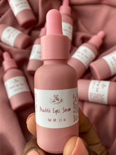 Load image into Gallery viewer, Our Beautiful Eyes Serum is specially formulated with a blend of natural ingredients like cucumber extract, caffeine, aloe vera juice, vitamin B3 and anti-aging agents to reduce dark circles, puffiness and hydrate the delicate skin around the eyes. Its plant-based ingredients will help you look and feel your best.
